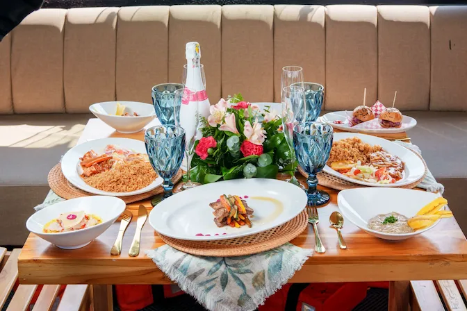 Cena gourmet a bordo del Barco Volar